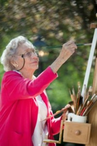 Senior-woman-painting-a-canvas